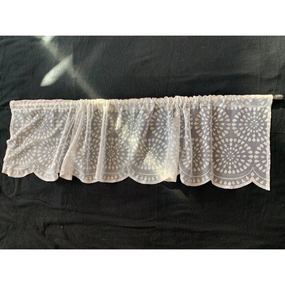 Vintage White Lace Scalloped Valance Curtain 60W x 12L With Floral Design - Picture 1 of 6
